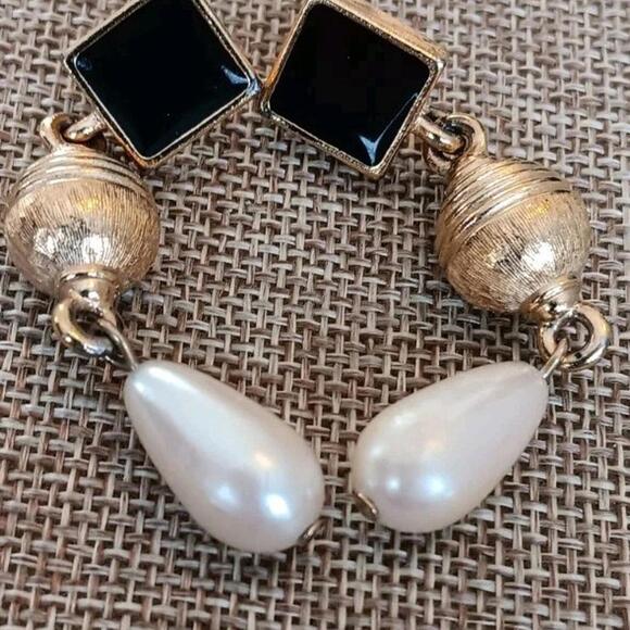 Vintage Richelieu Black enamel & Faux Pearl Dangle earrings,2.5" - Picture 3 of 9